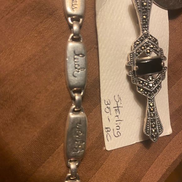 Nice lot of Sterling silver bracelet and Sterling pins - Picture 4 of 5